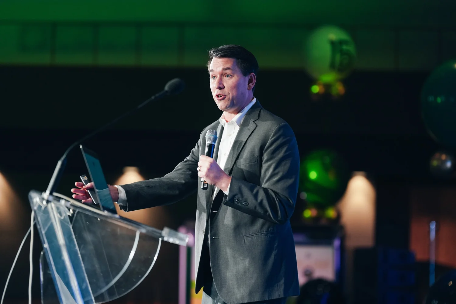 Vance Crowe speaking at Ontario Grain Growers